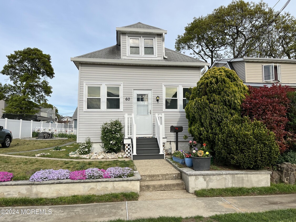 Primary Photo - 60 N Park Ave