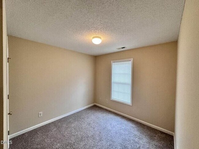 Foto del edificio - Lovely 3 bedroom 2.5 Bath Townhome