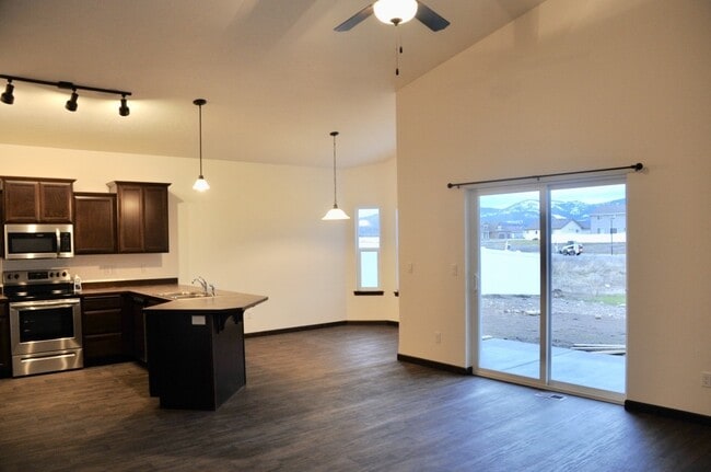 Building Photo - Brand new construction- 3 bed 2 bath Crown...