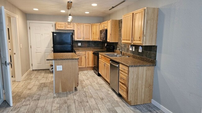 Building Photo - 1064 Chambers Ct