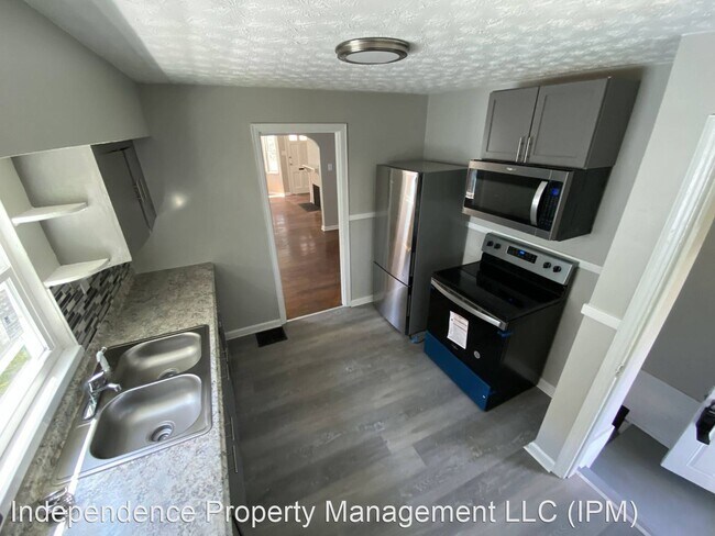 Building Photo - 3 br, 1 bath House - 820 S Smithville Rd.