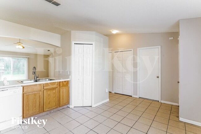 Building Photo - 7831 Country Chase Ave