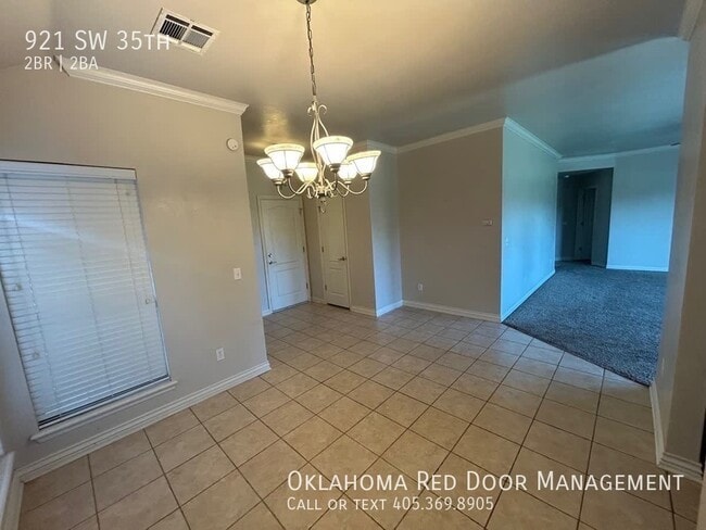 Building Photo - 921 SW 35th-