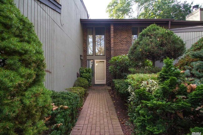 Building Photo - 52 Carriage House Dr