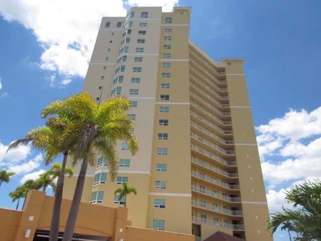 Foto principal - Beautiful 3 bedroom 2 bathroom 10th floor ...