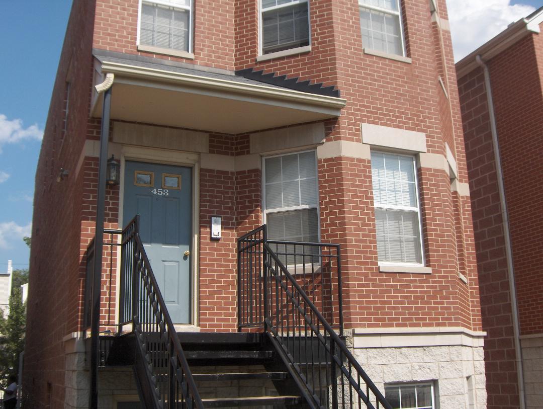 Front of Building - 1453 N Larrabee St
