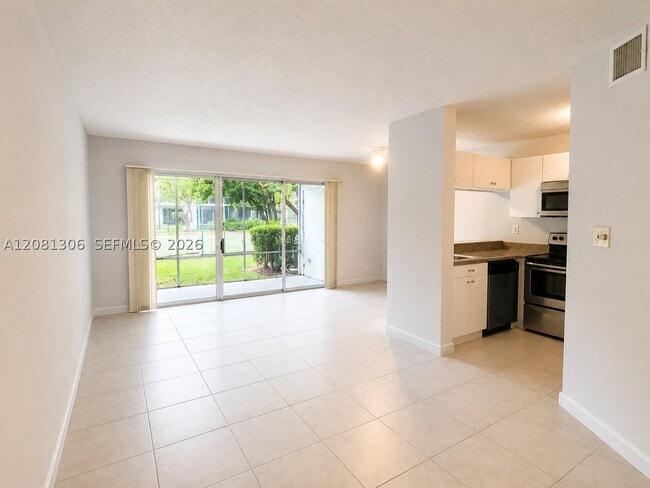 Building Photo - 9509 SW 138th Pl