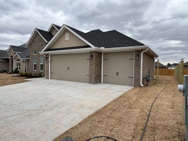 Building Photo - Cozy 4 Bedroom/2.5 Bath Home in a Wonderfu...