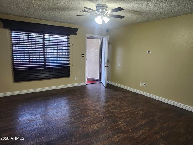 Foto del edificio - 5025 W Vernon Ave