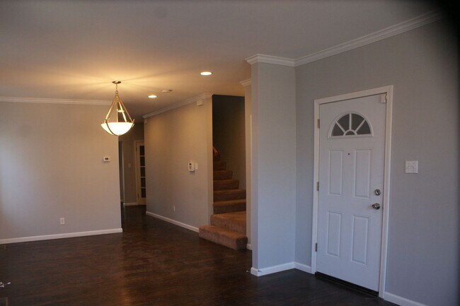 Building Photo - 4158 W Pine Blvd