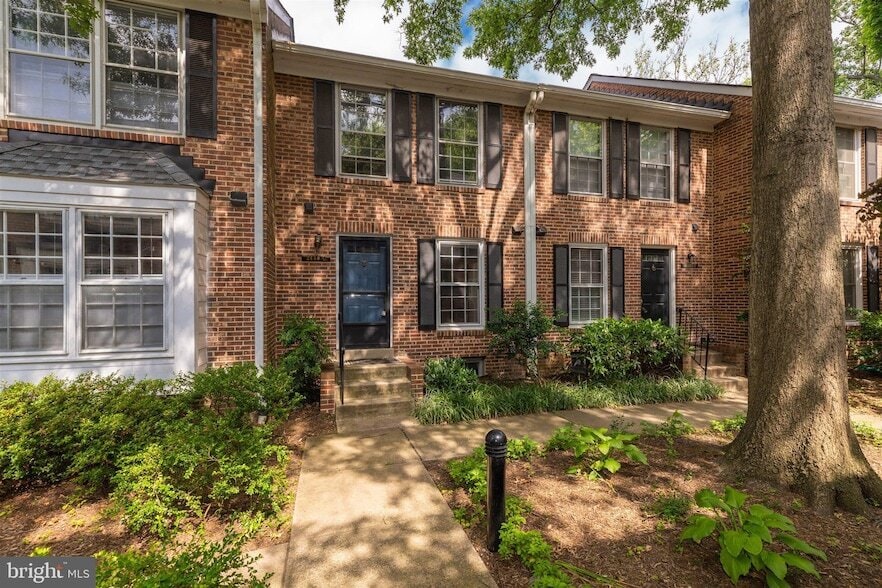 Foto principal - 2440 S Walter Reed Dr