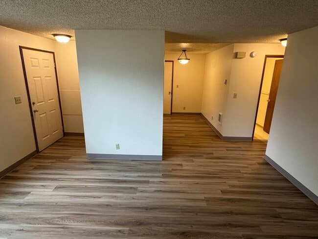 Building Photo - 2 Bedroom in Junction City