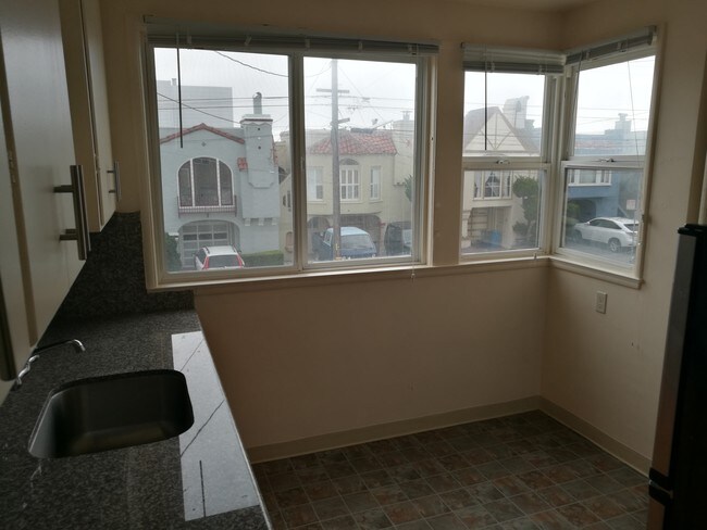 Building Photo - 1594 43rd Ave