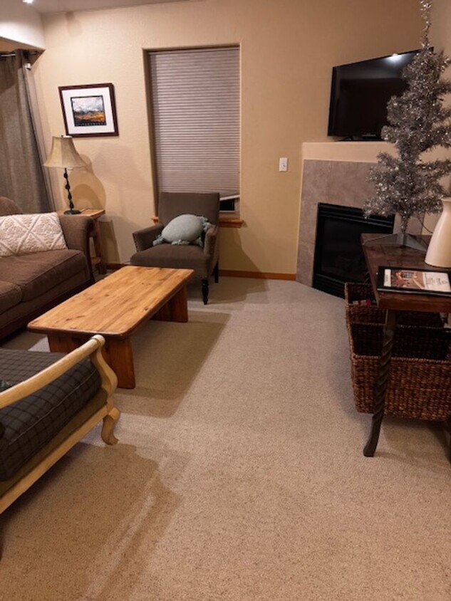 Primary Photo - Winter Lease- VIEWS GALORE!- Furnished Pro...
