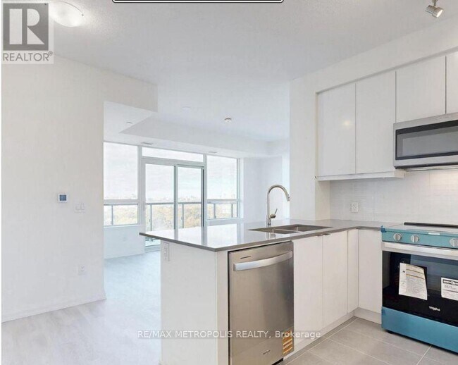 Building Photo - 3260 Sheppard Ave E