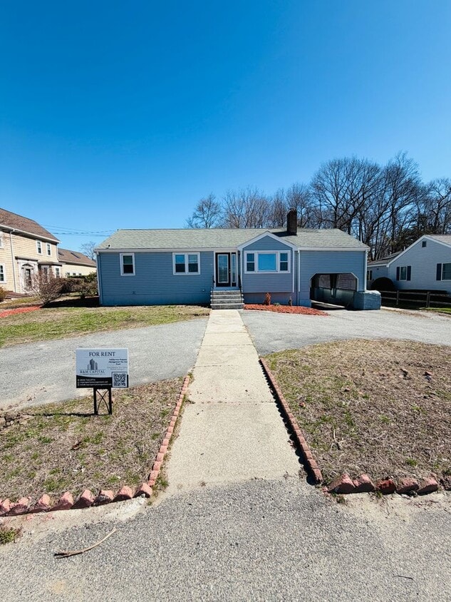 Beautifully Renovated 3-Bedroom Home in Woburn – $3,899.00/mo - Beautifully Renovated 3-Bedroom Home in Woburn – $3,999.00/mo