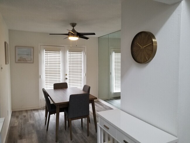 Foto del edificio - 5750 Phoenix Dr