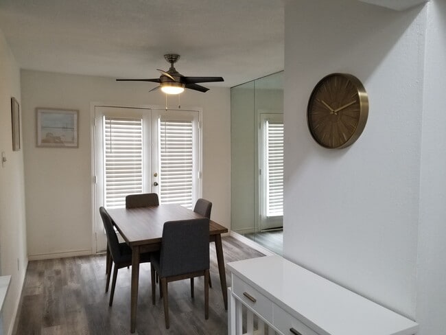 Building Photo - 5750 Phoenix Dr