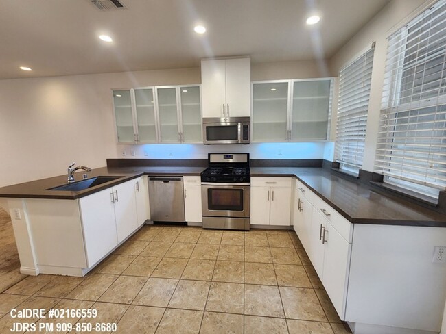 Foto del edificio - Azusa 2 bedroom Townhome