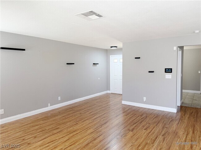 Building Photo - 2062 Club Crest Way