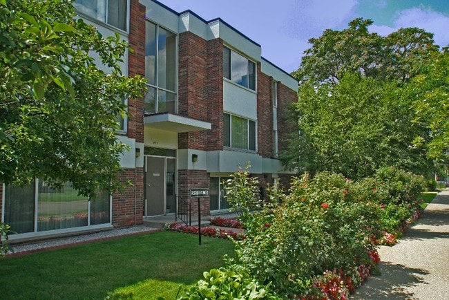 Building Photo - Jean Rivard