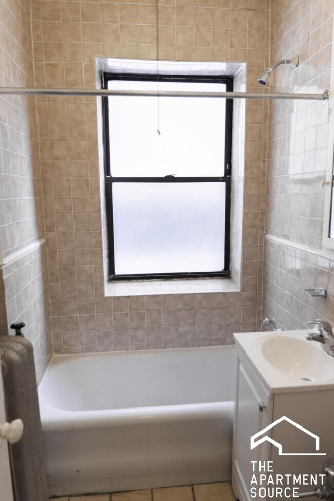 Foto del edificio - 540 W Briar Pl