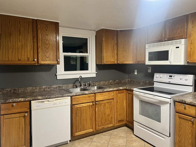 Kitchen - 1102 Range Line St