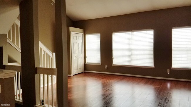 Building Photo - 2 br, 2 bath  - 4211 Schaefer Rd