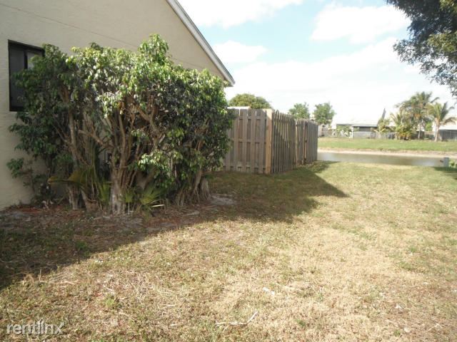 Foto del edificio - 5865 Strawberry Lakes Cir