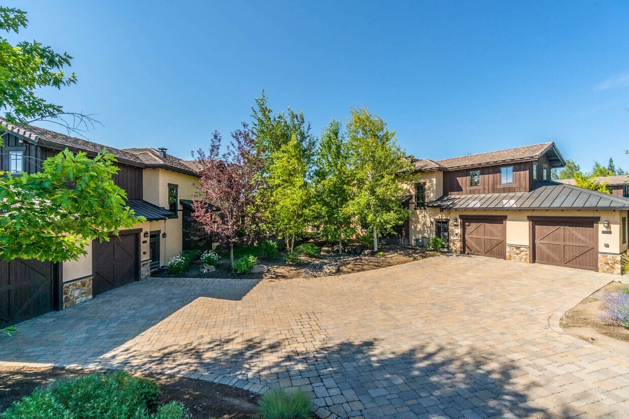 Primary Photo - 65690 Adventure Ct