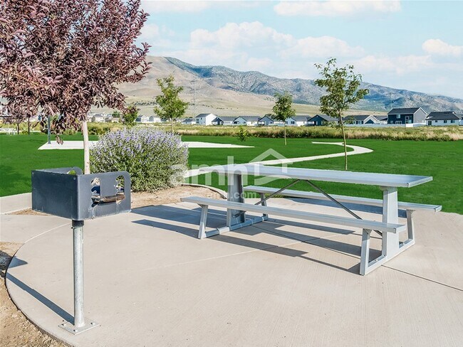 Foto del edificio - 2339 Frontier St