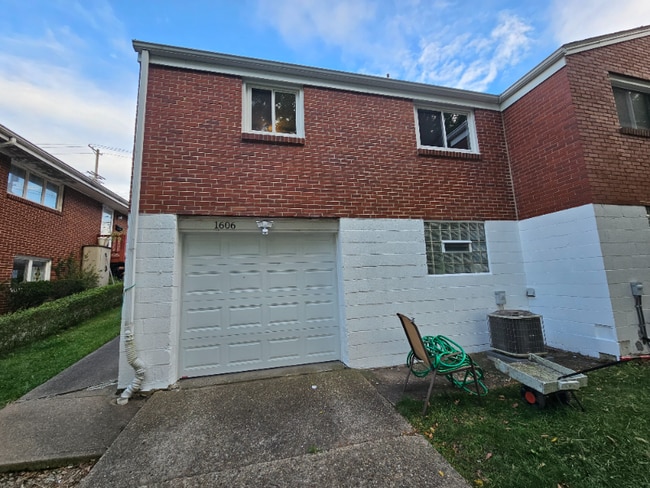 Photo - 1606 Greentree Rd Townhome