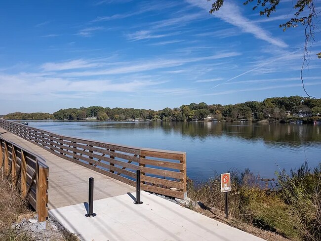 Foto del edificio - 205 Gatone Dr