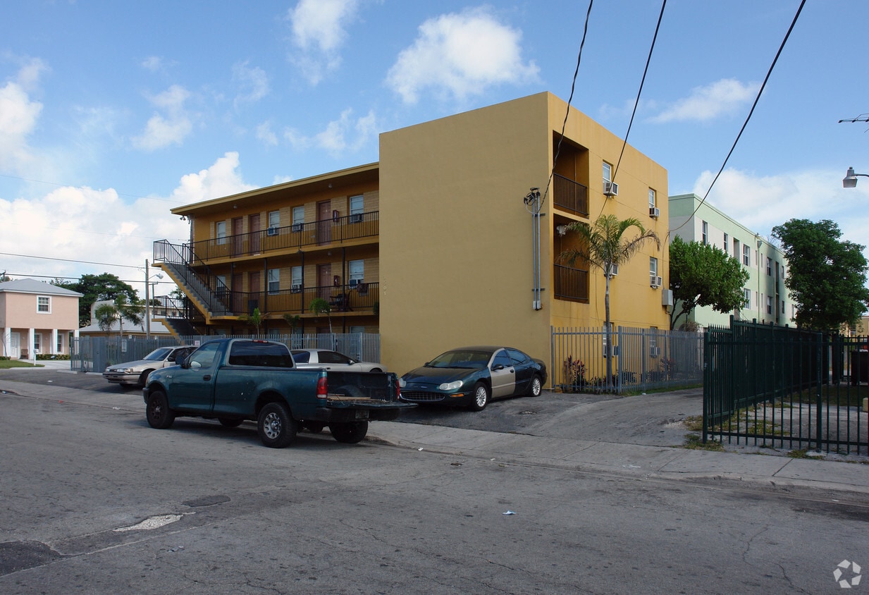 Primary Photo - 161 NW 15th St
