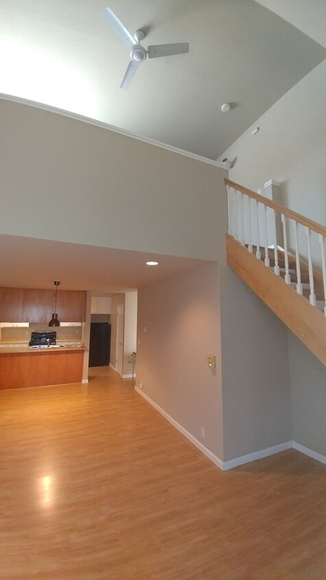 Foto principal - 1 bedroom condo with loft in North Davis