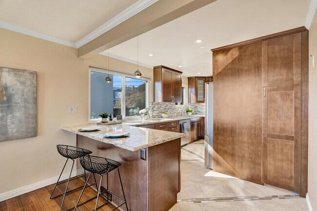 Building Photo - 194 Thrift St