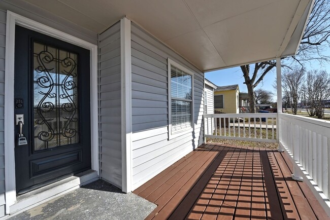 Foto del edificio - Stylish and Spacious 4-Bedroom Home PLUS C...