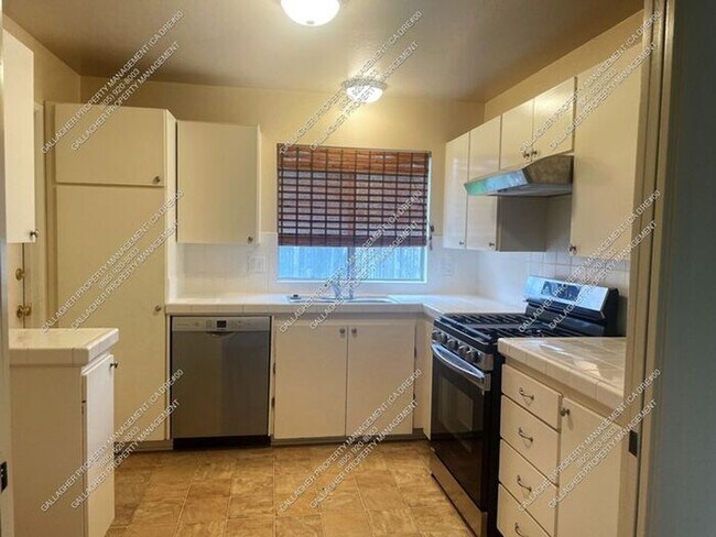 Foto del edificio - Goleta Three Bedroom Home - Pets Considered - Available Now