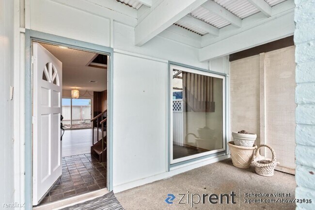 Building Photo - 3 br, 2.5 bath House - 2655 Tyrone Court, ...