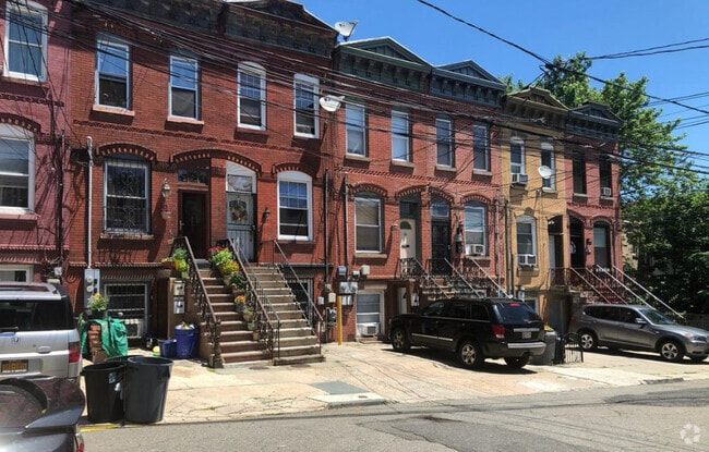 Building Photo - 92 Prescott St