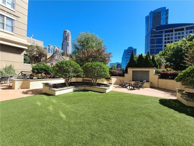 Foto del edificio - 3334 Peachtree Rd NE
