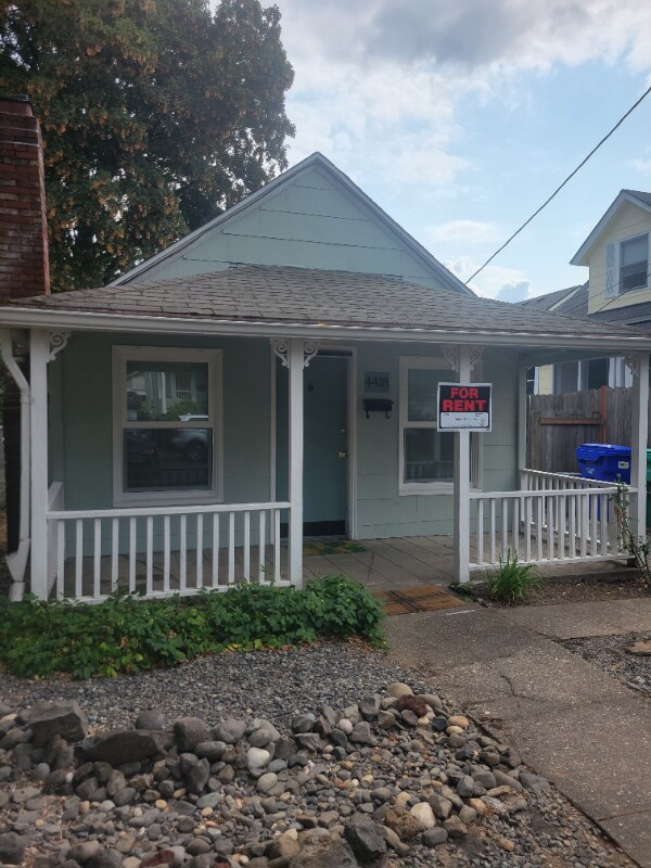 Primary Photo - 4418 SE Main St