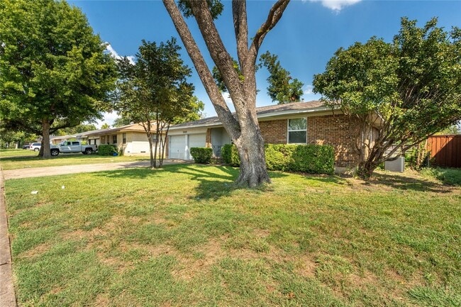 Photo - 2522 Patricia Ln House