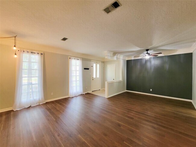 Building Photo - 13432 Jones Rd