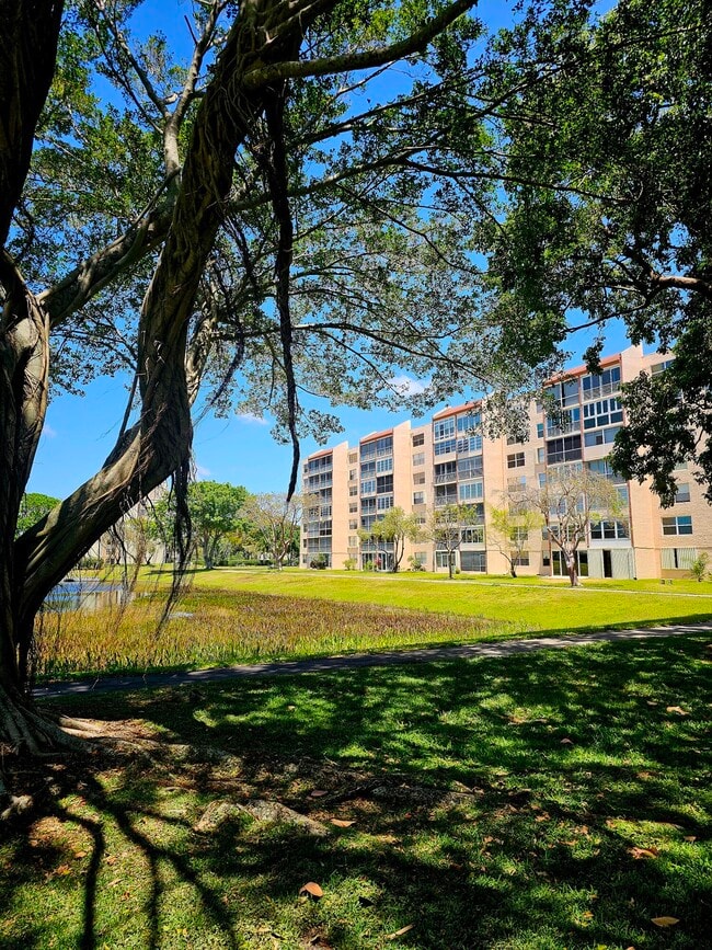 14623 Bonaire Blvd Unit 510, Delray Beach, FL 33446 Condo for Rent in