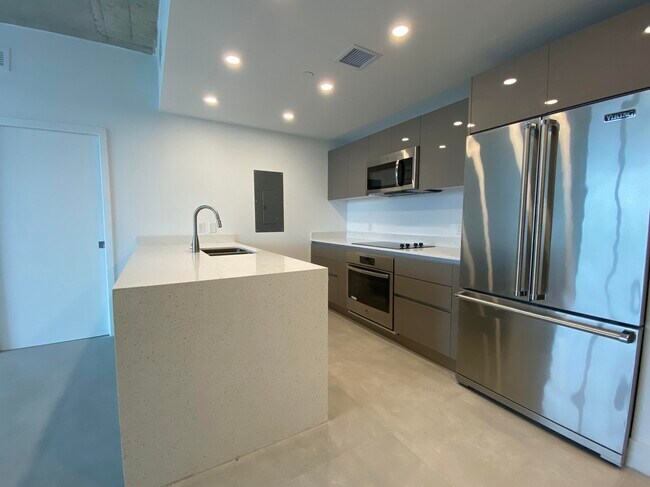 Building Photo - 13800 Highlands Dr