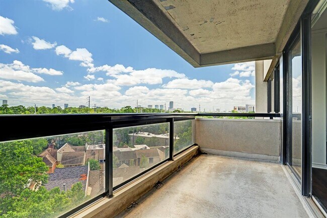 Building Photo - 49 Briar Hollow Ln