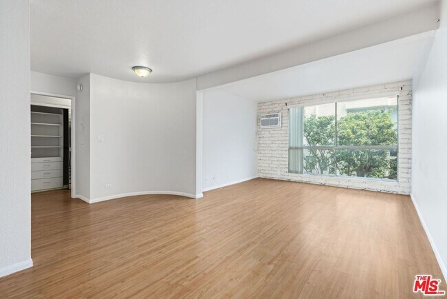 Foto del edificio - 1440 Veteran Ave