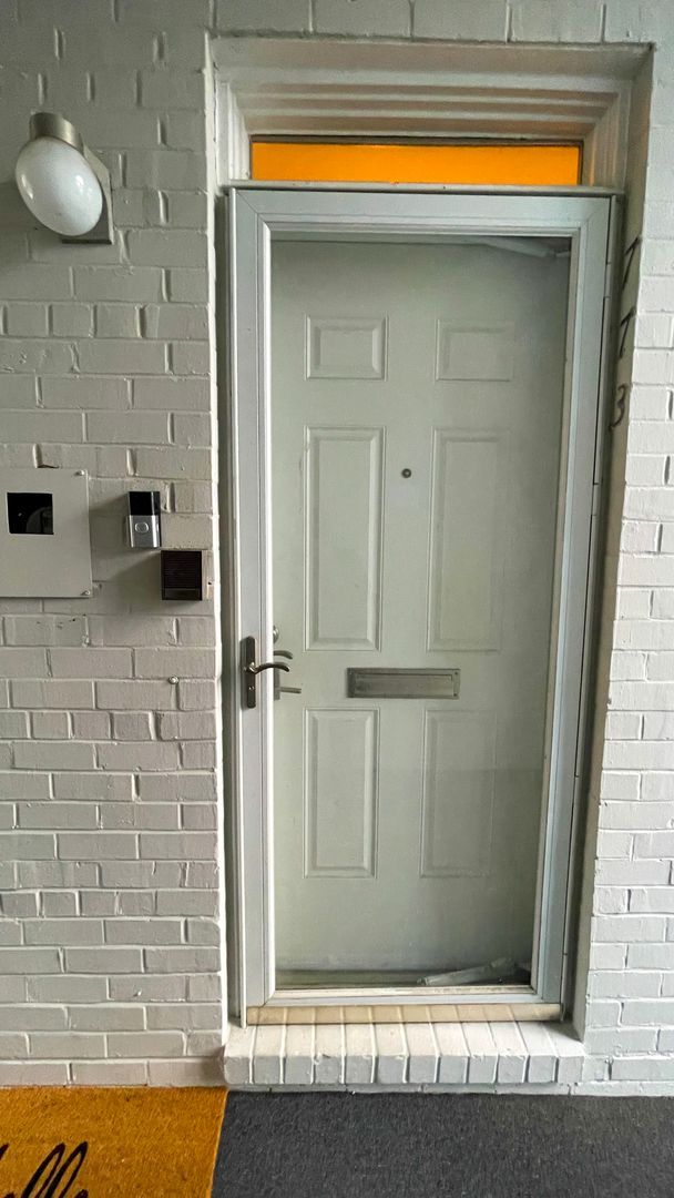 Building Photo - Spacious in SW