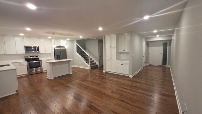 Building Photo - 3724 SW Walsh Dr